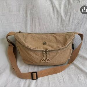 🆕 Boutique Tan Crossbody Bag with Adjustable Strap Lightweight